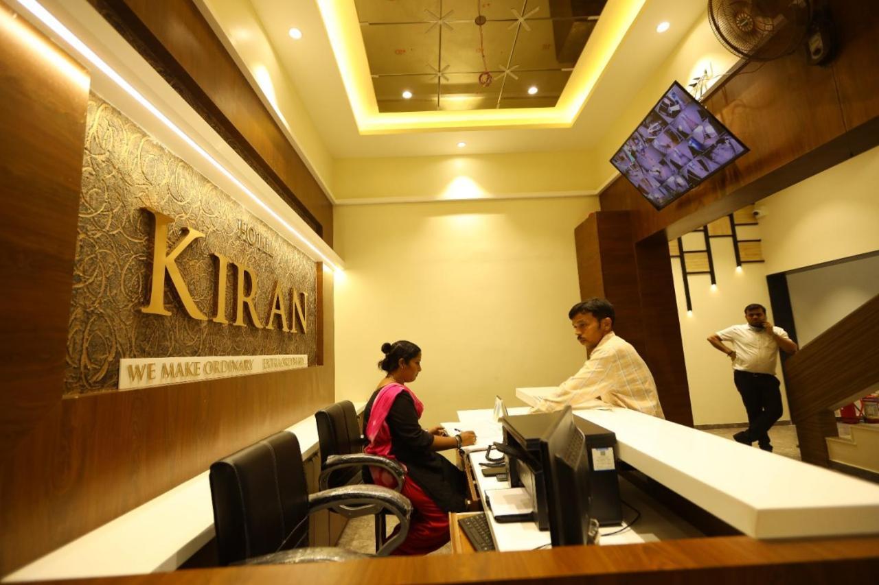 Hotel Kiran Miraj Exterior foto
